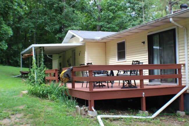 Foto del edificio - 905 Honeysuckle Ave