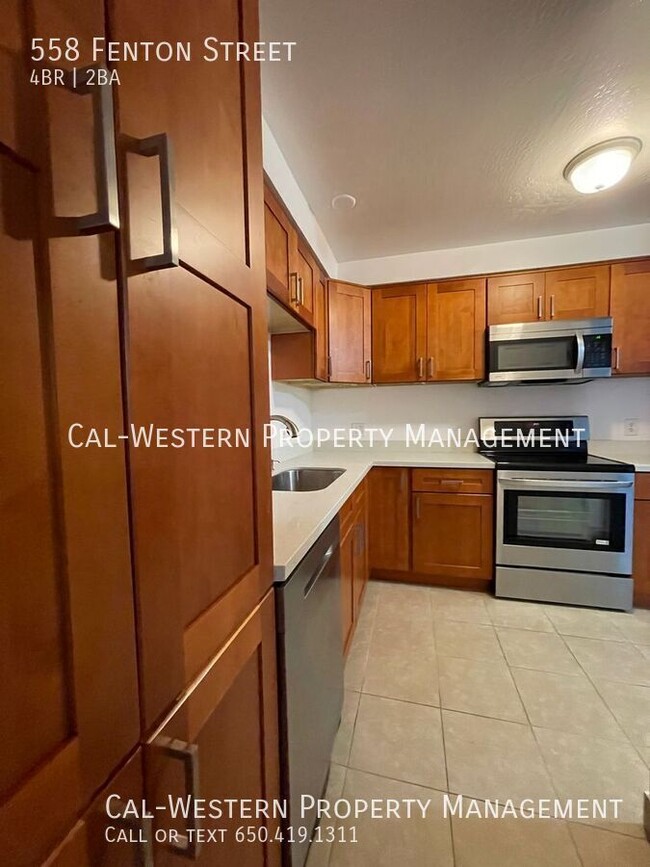 Building Photo - 3 Bedroom, 2 Bath with versatile bonus roo...