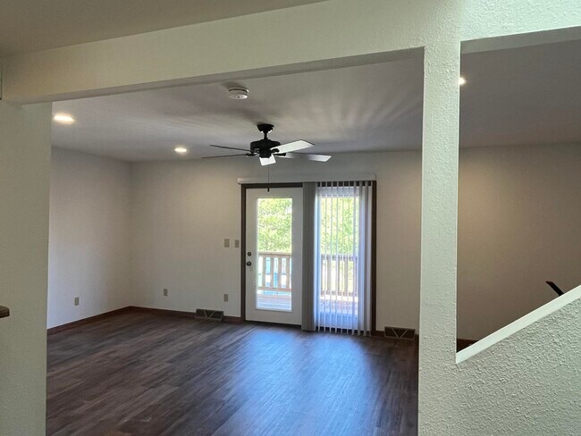 Foto del edificio - 407 Foxfire Dr