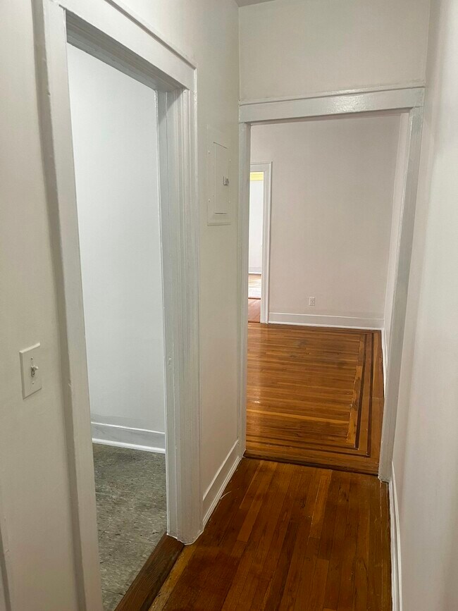 Foto del edificio - 43-36 42st, Unit 3F
