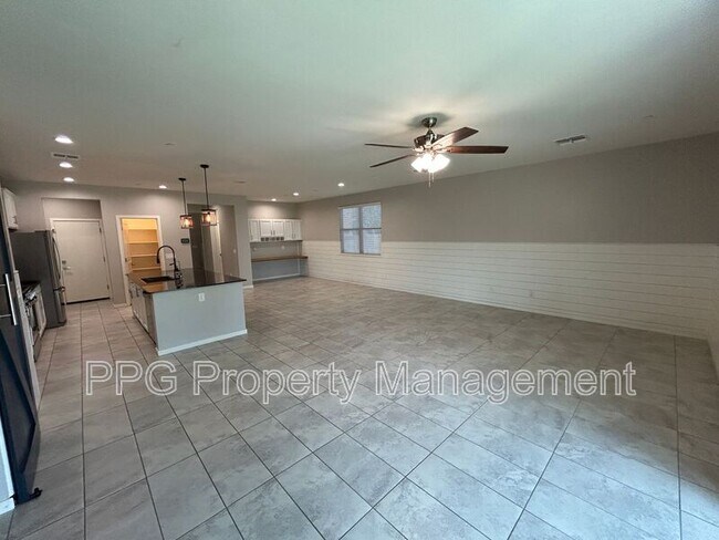 Foto del edificio - 21381 W Hubbell St