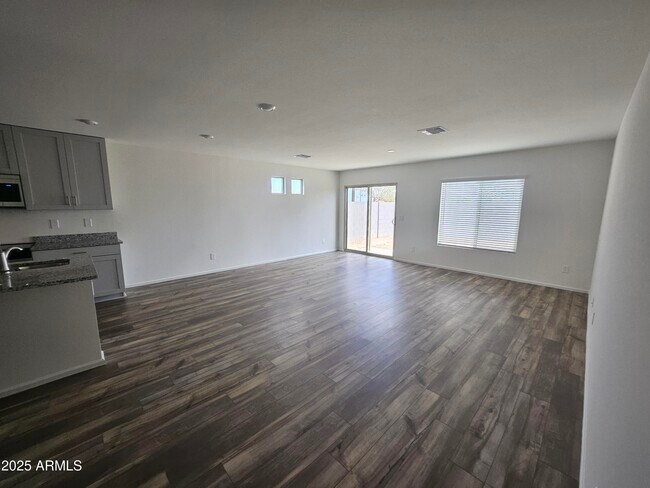 Foto del edificio - 1185 N 13th St