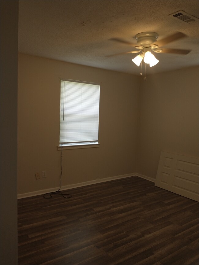 Building Photo - 108 First Family Dr