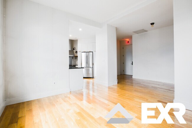 Foto del edificio - 5527 Myrtle Ave