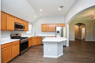 Building Photo - 11110 Fall Point Dr