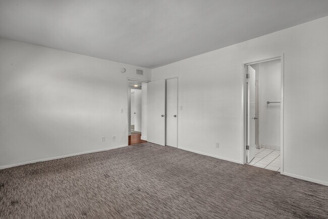 Foto del edificio - 248 N Rexford Dr