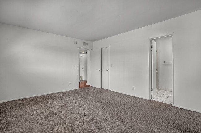 Building Photo - 248 N Rexford Dr