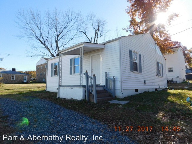 Building Photo - 2308 Maple St