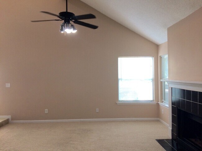 Foto del edificio - 901 Bradford Ln
