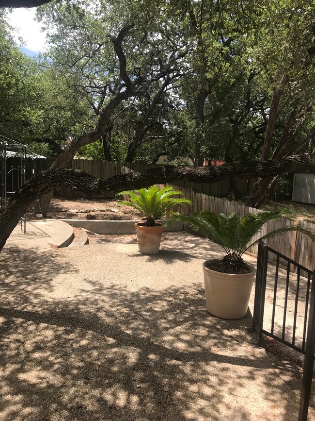 Foto del edificio - 7838 Caston Park Dr
