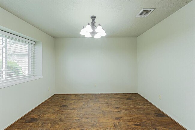 Building Photo - 22158 Pearl Lake Dr