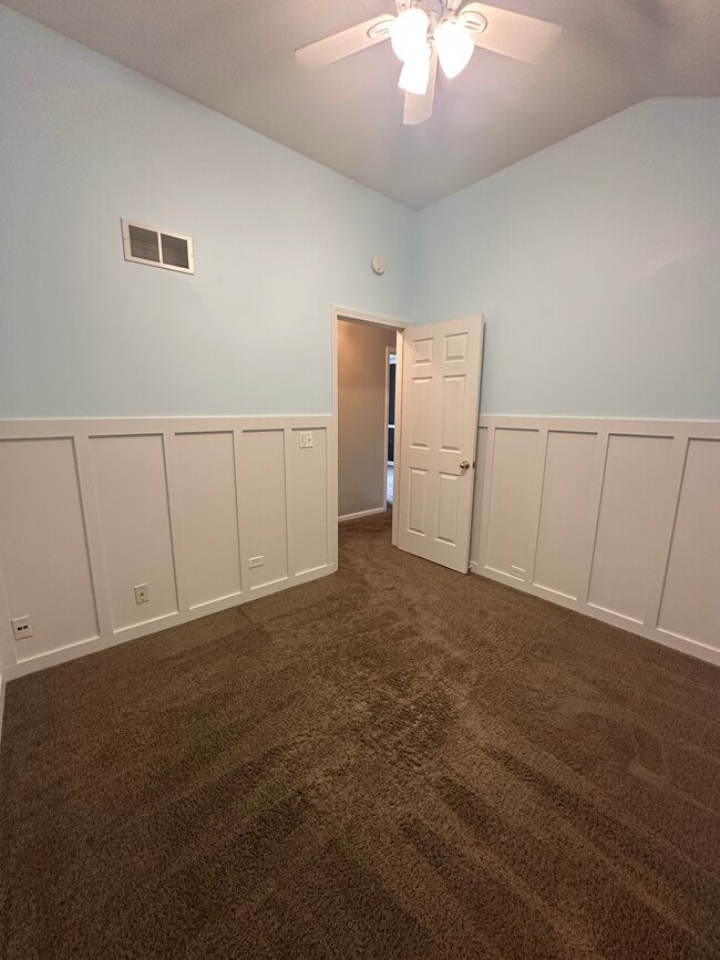Foto del edificio - 2060 Waverly Ln