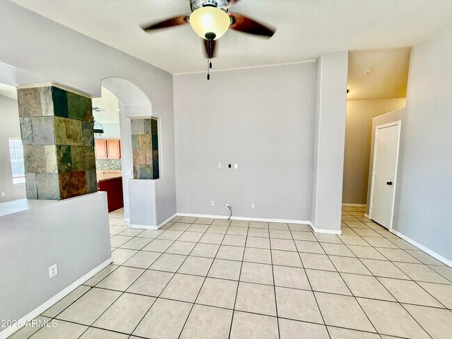 Foto del edificio - 4747 E Desert Wind Dr.