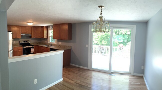 Building Photo - 9 Vine Ln