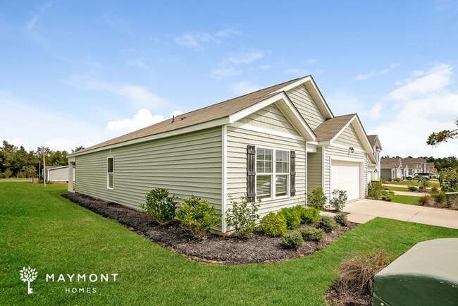 Building Photo - 105 Clover Walk Dr