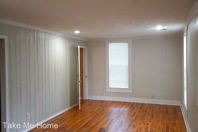 Building Photo - 3 br, 1 bath House - 408 E Elm St