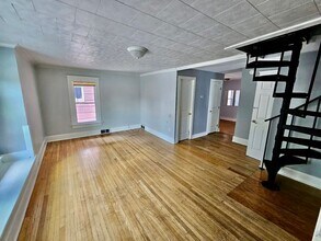 Building Photo - 911 Weschler Ave