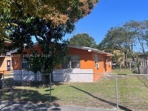 Building Photo - 2545 York St