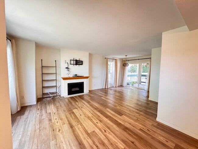 Building Photo - 22123 Figueroa St