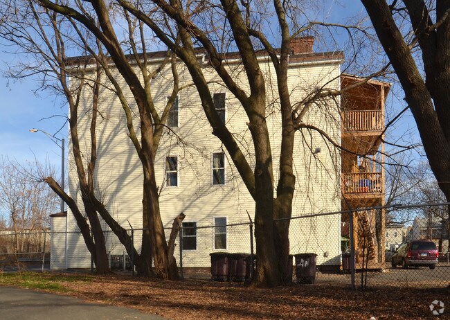 Building Photo - 331 Park St