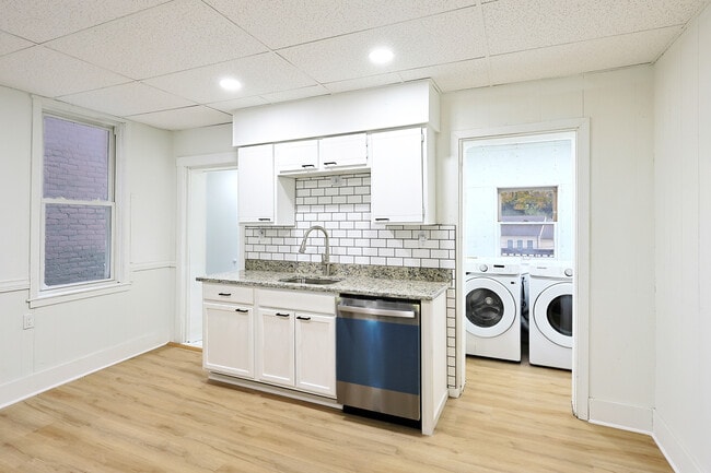 Building Photo - 329 Bedford St