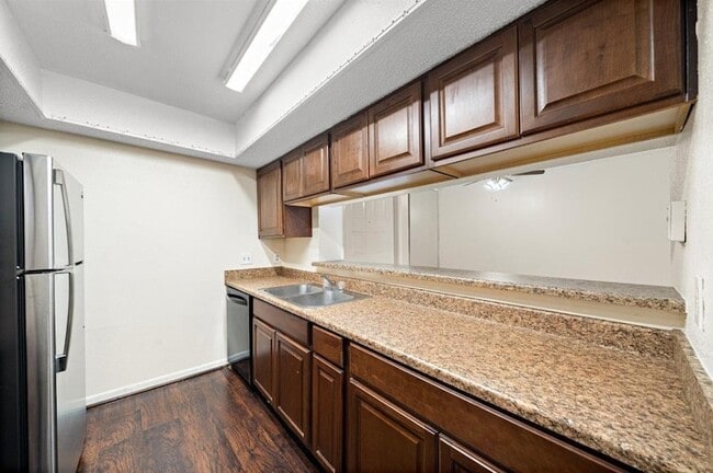 Building Photo - 2818 S Bartell Dr