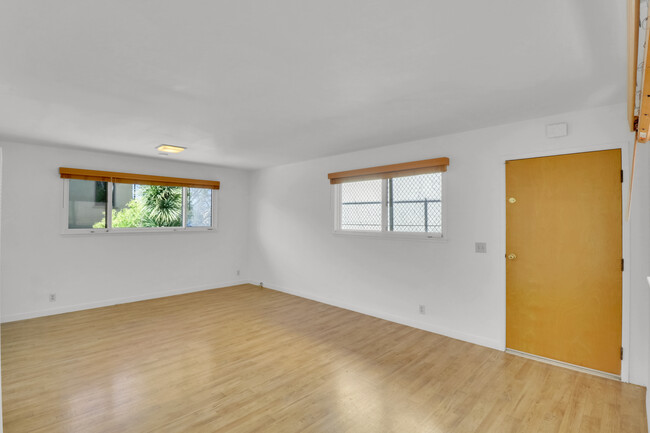 Building Photo - 1077 43rd St