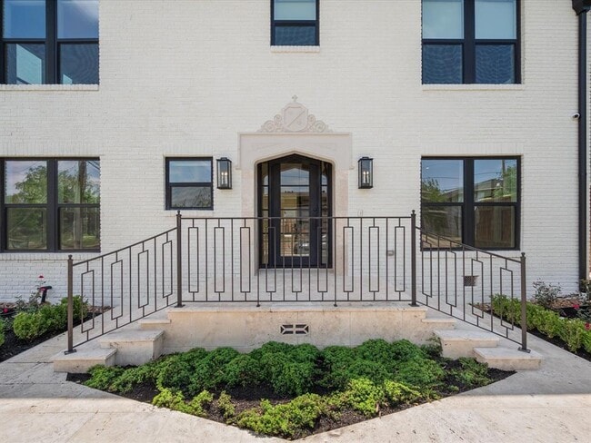 Building Photo - 1601 Bonnie Brae St