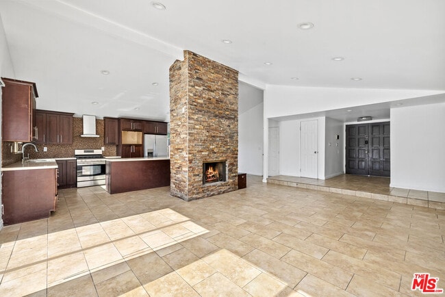 Building Photo - 6355 Geyser Ave