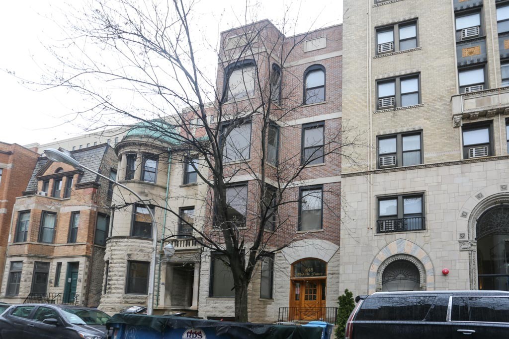 Primary Photo - 448 W St James Pl