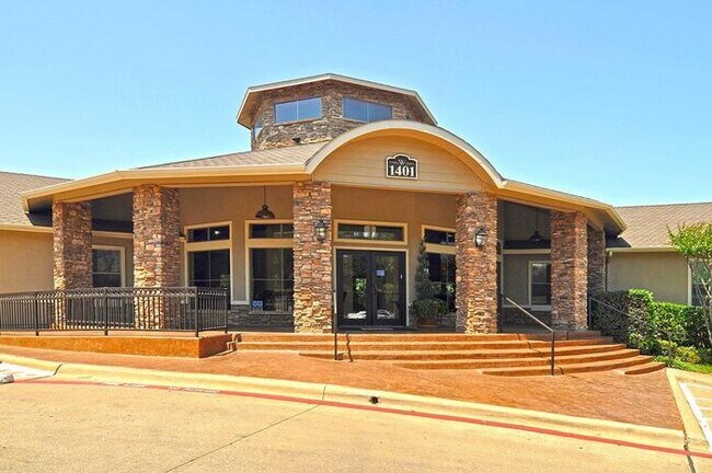 Foto del edificio - 1201 Monterrey Blvd