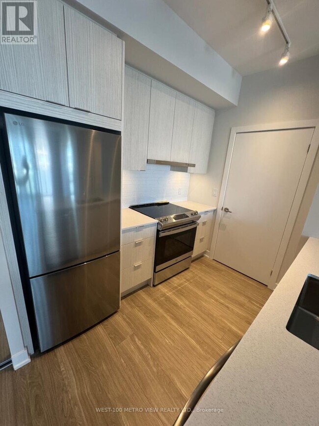 Building Photo - 430-2430 Square One Dr