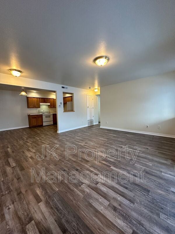 Building Photo - 1210 5th St S