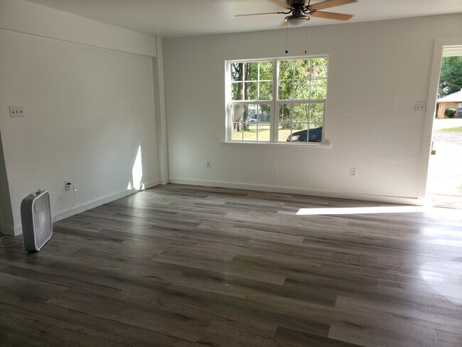 Livingroom - 1626 Dickinson St