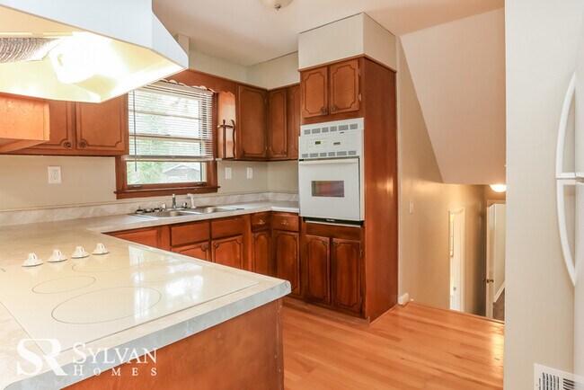 Building Photo - Spacious 4BR 2BA Home for Lease!