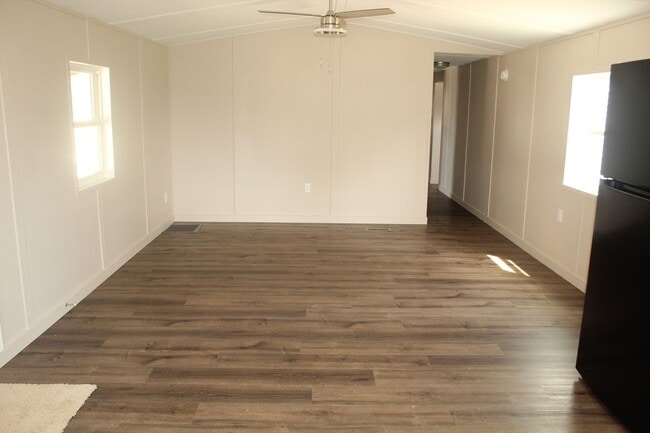 Building Photo - Mobile Home