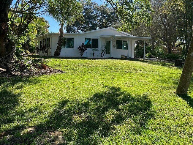Building Photo - 1408 SW Palm City Rd