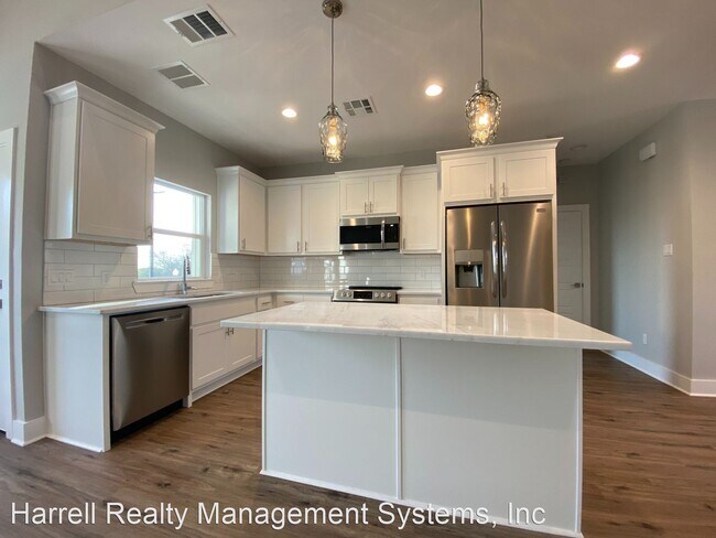 Building Photo - 4 br, 2.5 bath House - 401 Bosque Blvd. #104