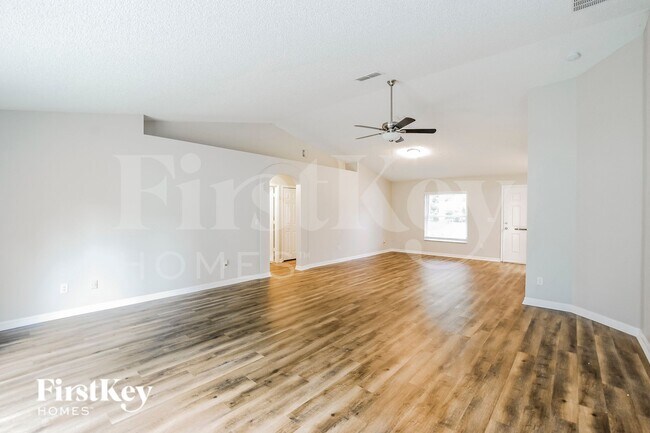 Foto del edificio - 15 Rymen Ln