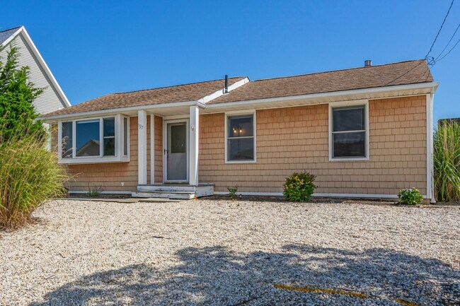 Building Photo - 127 E Potomac Dr
