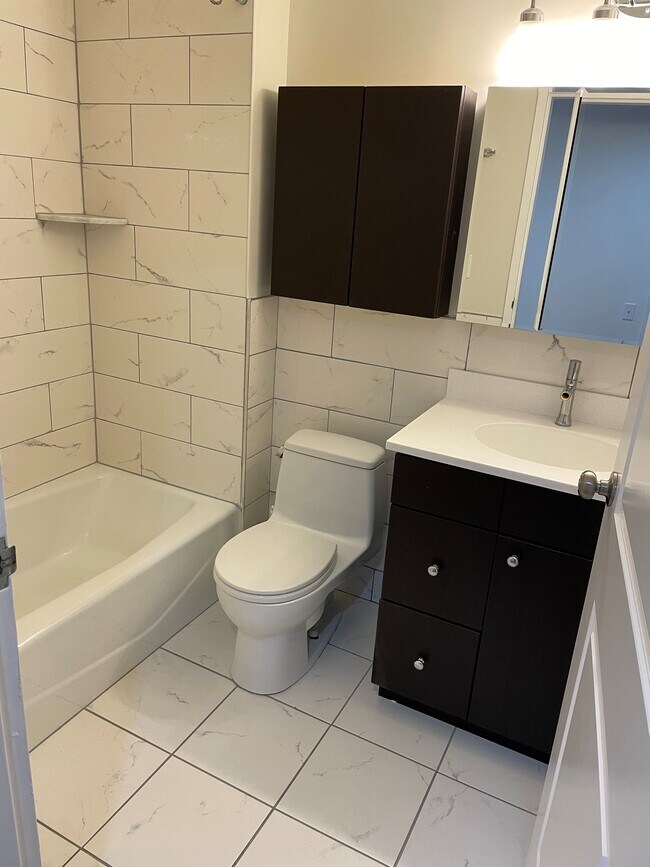 Second Bathroom - 315 New St