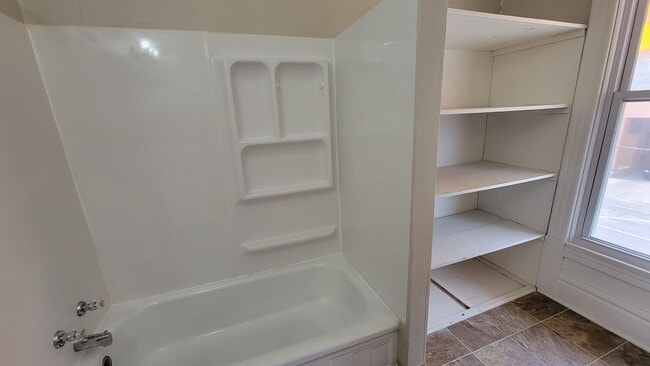 Building Photo - Vibrant Studio & 1-Bedroom Apartments in the Sought-After Whittier Neighborhood