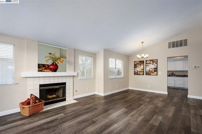Building Photo - Beautiful Two Bedroom Home in Pleasanton