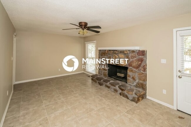 Building Photo - 3 Bedroom Pet-Friendly Home in Birmingham,...