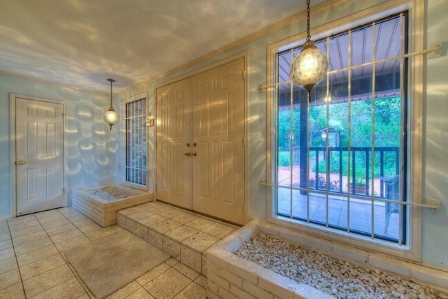 Building Photo - 595 Whippoorwill Trail