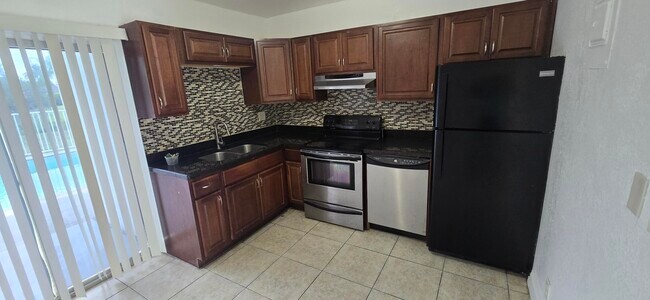 Foto del edificio - 4011 Woodside Dr