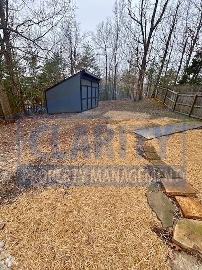 Building Photo - Three bedroom home w/ fenced in yard!