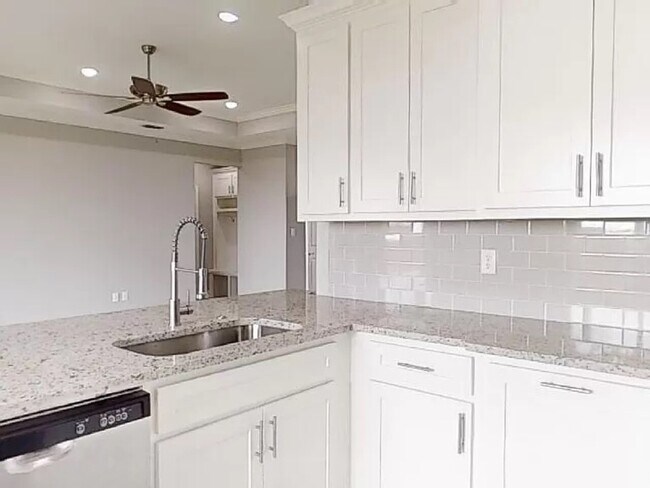 Building Photo - 629 3rd street Bullard duplex