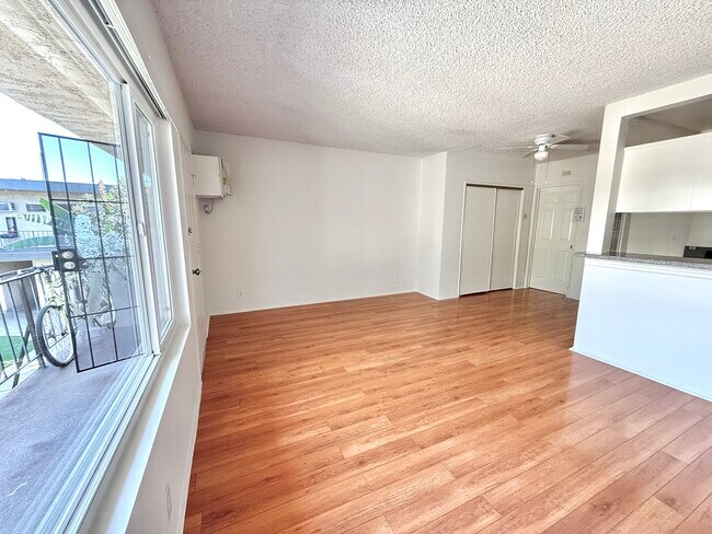 Foto del edificio - 14540 Hartland St