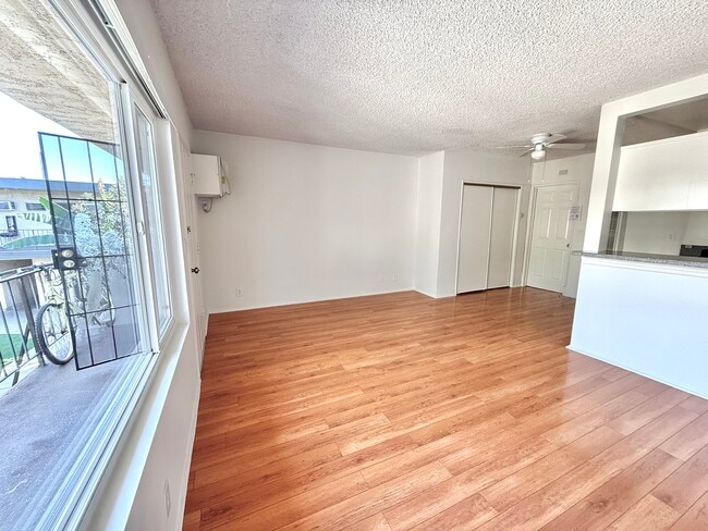 Building Photo - 14540 Hartland St